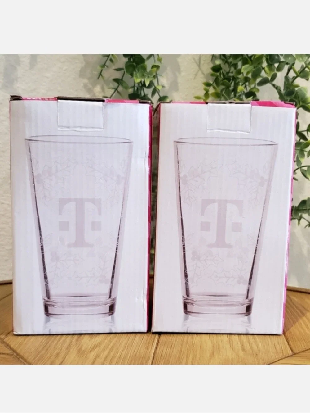🎁 Set of 2 T-Mobile Holiday Collectible Etched 16oz Glasses (2023) NEW!